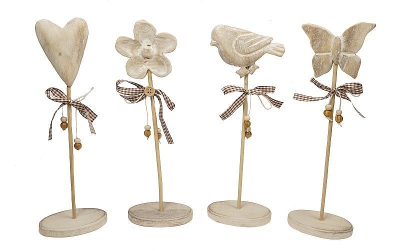 Serce na drewnianym stojaku