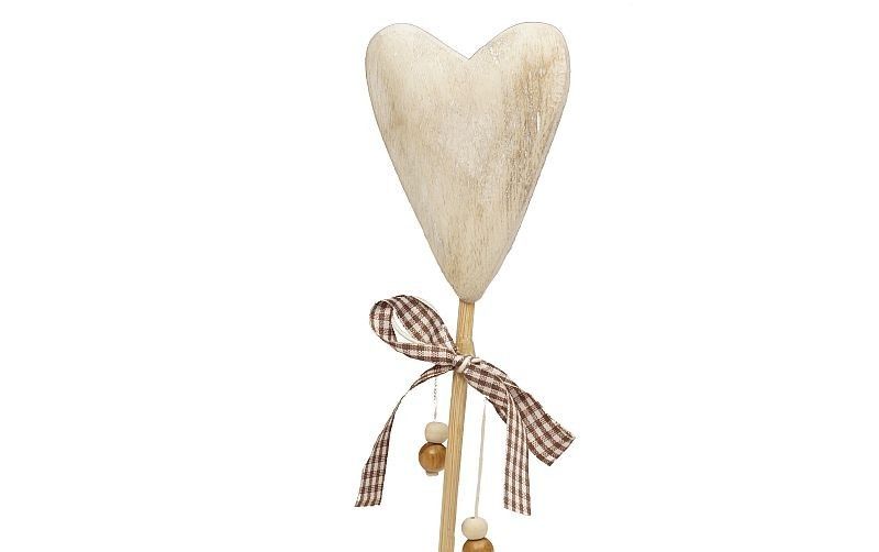 Serce na drewnianym stojaku